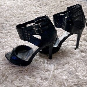 Anne Michelle  heels